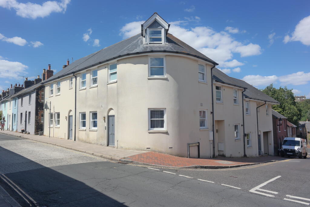 4 Bedroom Terraced House